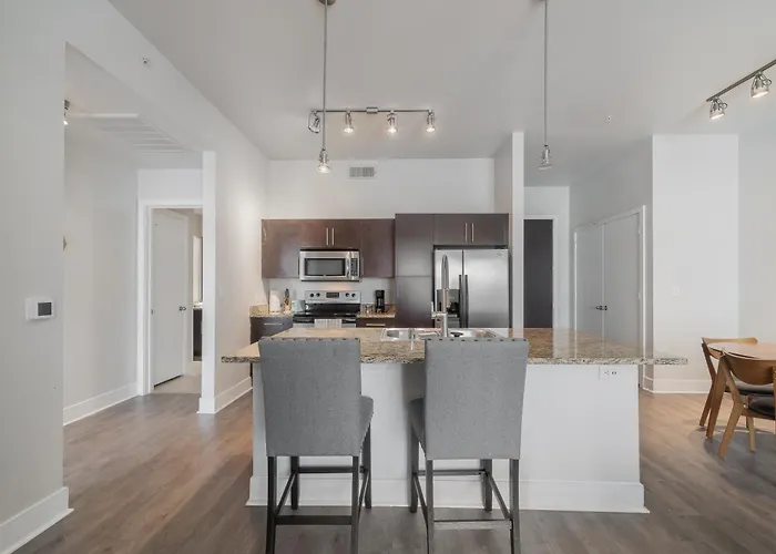 Cs 4516 Lovely Apartment In Uptown Hub