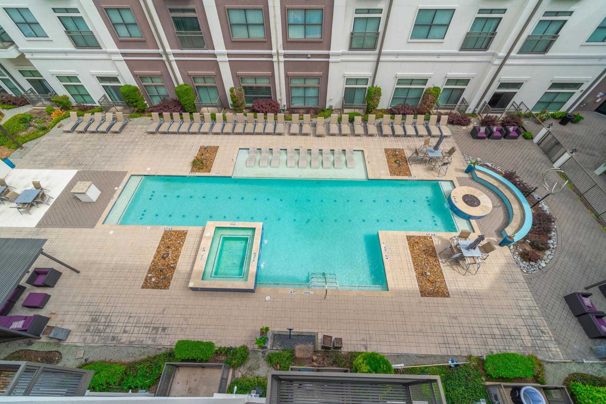 Apartment Cs 4516 Lovely In Uptown Hub *