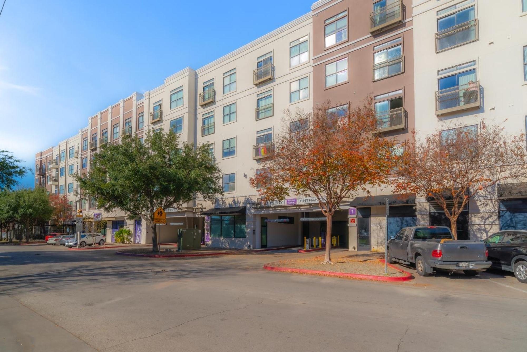 Apartment Cs 4516 Lovely In Uptown Hub *
