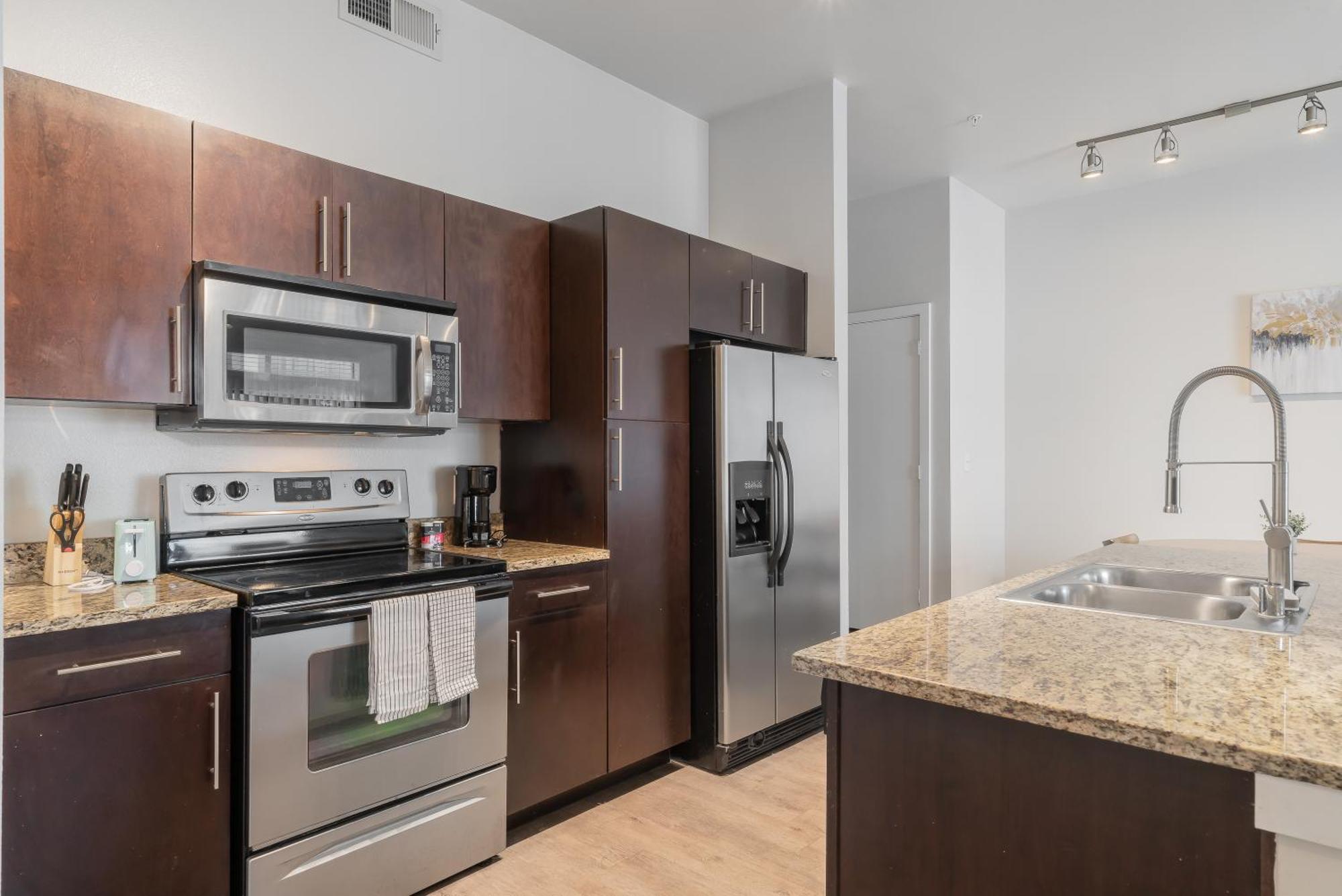 Apartment Cs 4516 Lovely In Uptown Hub *
