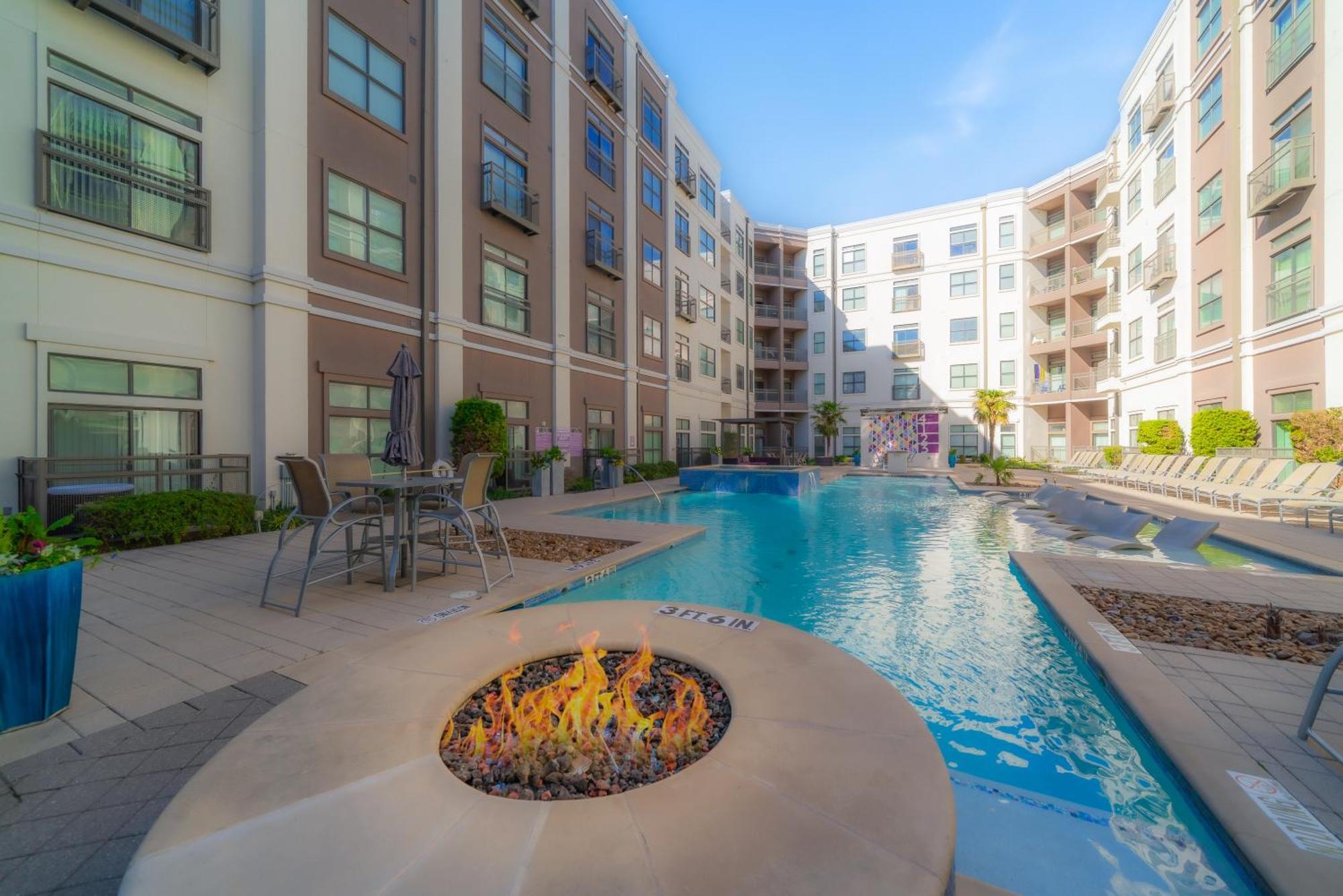 Cs 4516 Lovely In Uptown Hub Apartment *
